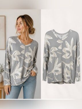 LOFT Outlet Lounge | Gray Floral Top | Soft Relaxed Fit | Size Small